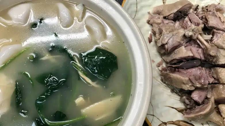321. Braised Duck and Jiaoji in Casserole 砂鍋水餃老鴨湯